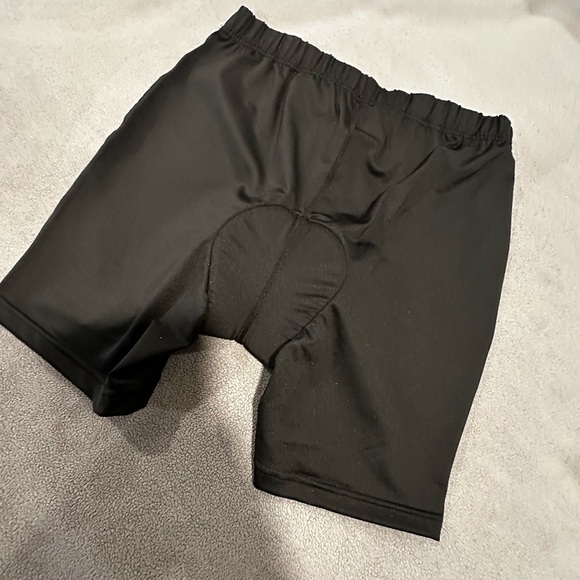 NWOT L.L. Bean Women's Comfort Cycling Capri with Cushioned Inner Short. M Black - Picture 10 of 15
